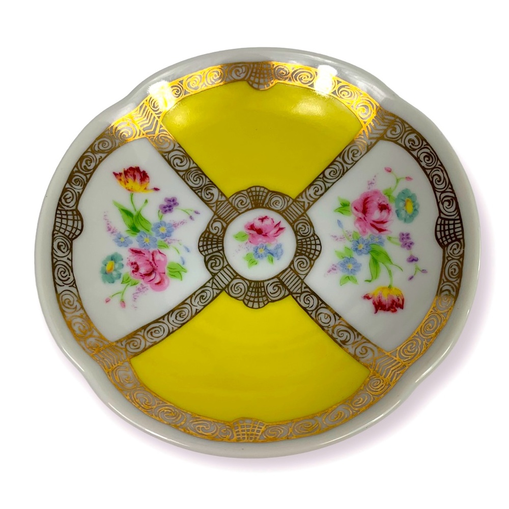 Vintage Avon European Tradition Germany Yellow Gold Demitasse Saucer 1985
